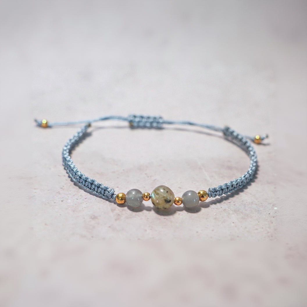 MISTY SKY | Macramé armband | grijsblauw | goud