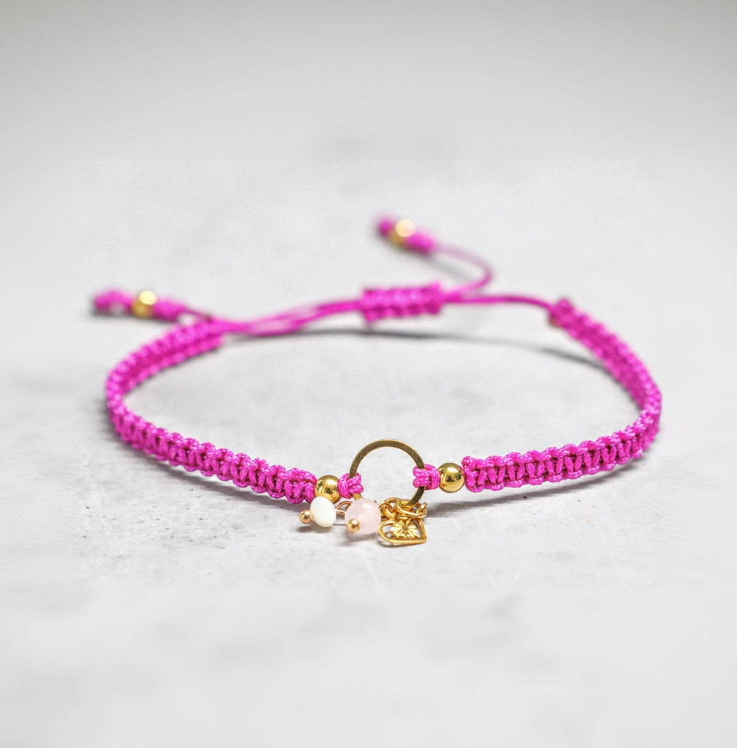 FUCHSIA HEART | Macramé armband | fuchsia | goud