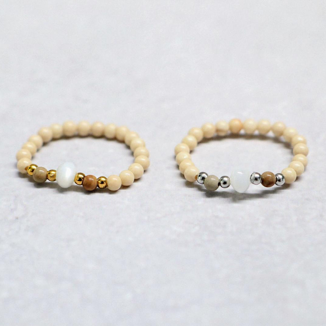 SHELLIGHT WHITE | Howliet & schelp ring | Goudkleurig | One size