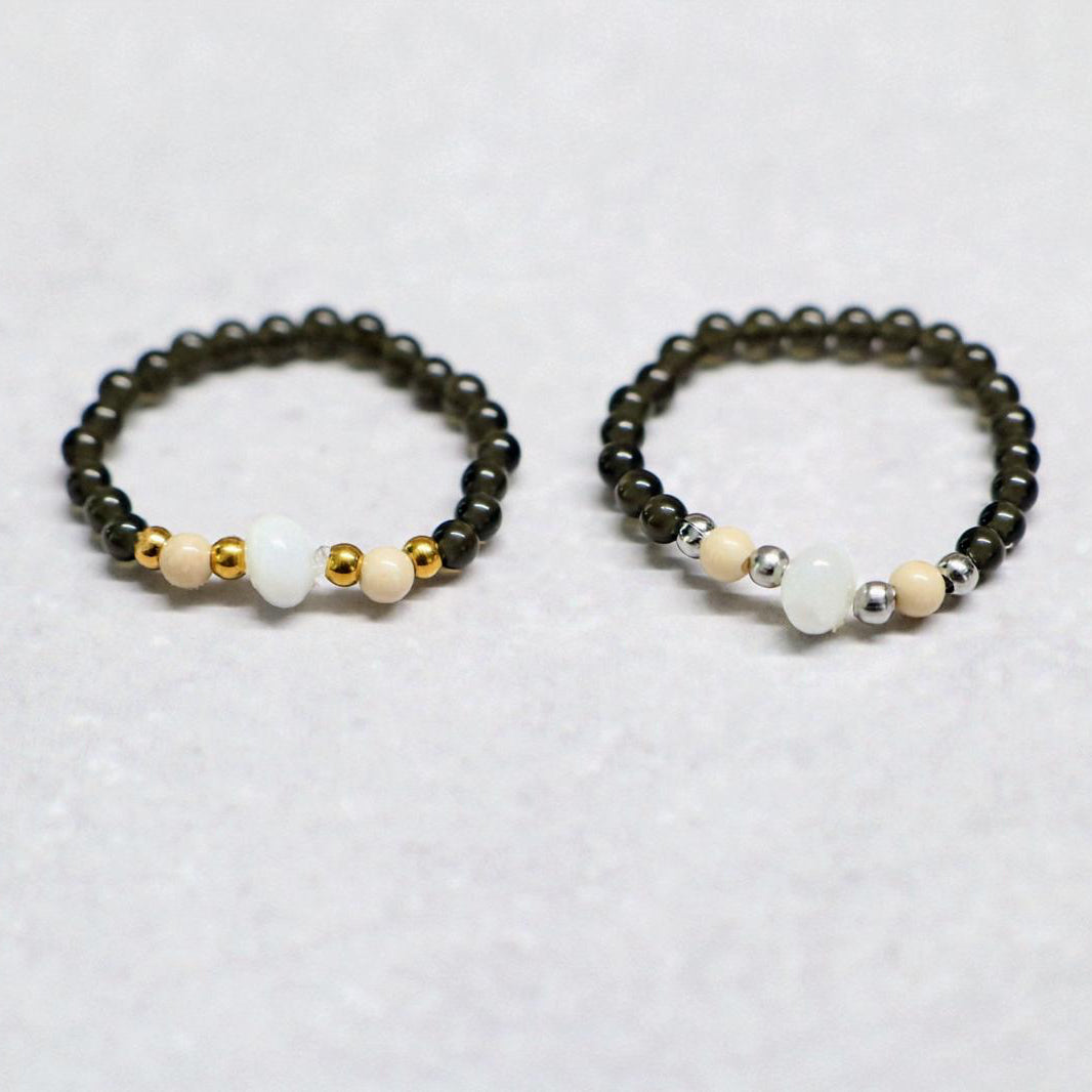 SHELLIGHT BLACK | Zwarte kwarts, howliet & schelp ring | Goudkleurig | One size